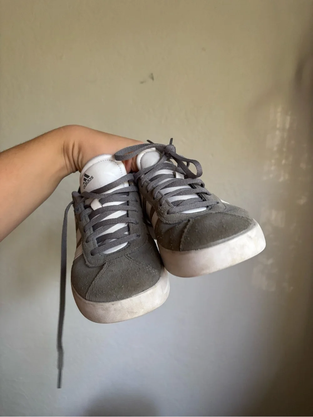 adidas Gray Suede boy’s Sneakers with White Stripes